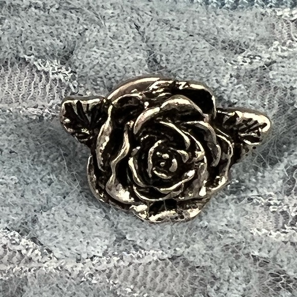 β¨4π $20 β¨ Rose flower silver color metal pin unisex - Picture 1 of 4